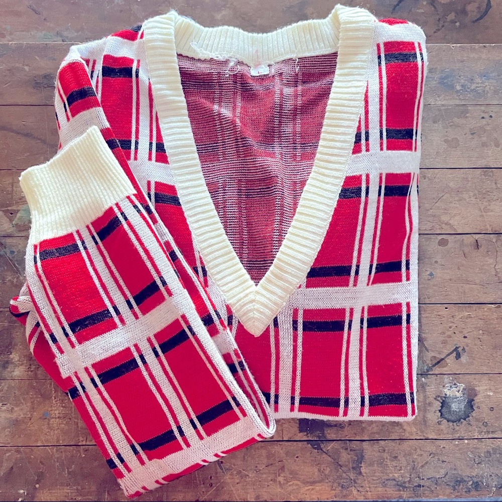 Vintage v neck sweater window pane